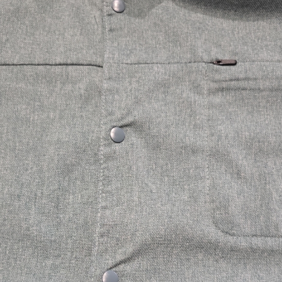 All in Motion Men's Green Casual Button-Down Shirt - Picture 3 of 3